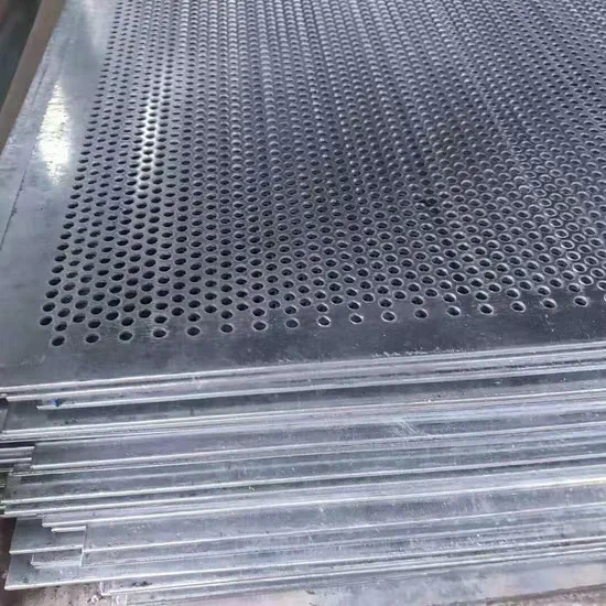 Aluminium-Lochbleche in Fertigungslinie
